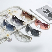 Lunettes de soleil enveloppantes sans monture pour femmes, avec décoration en strass en forme de cœur, protection UV400, style Y2K, verres monobloc surdimensionnés
