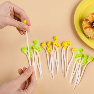 Jouet anti-stress personnalisé - Jouets élastiques pour soulager le stress, Tpr Sprout - Mini-germinés extensibles en forme de haricot jaune, Jouet Mochi - Product Image 1