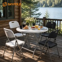 Tables en plastique blanc résistant aux rayures et chaises en métal durable avec revêtement en poudre
