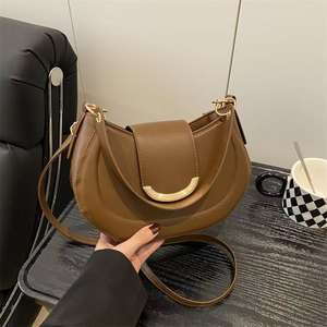 Sac à bandoulière minimaliste à boucle en métal pour femme - Product Image 5