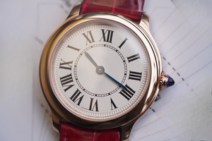 Montre mécanique automatique élégante et tendance avec verre saphir et bracelet en cuir de crocodile brillant rouge vin - Product Image 4