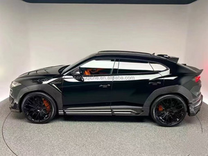 Kit carrosserie en fibre de carbone pour Lamborghini Urus : pare-chocs avant, jupes latérales, diffuseur, capot et passages de roues style Urus KEY - Product Image 3