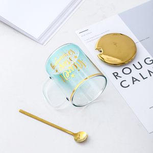 Tasse en verre <span class=keywords><strong>personnalisable</strong></span> <span class=keywords><strong>avec</strong></span> logo, cuillère en métal et couvercle, pour le bureau et la maison, tasse en verre transparente et colorée <span class=keywords><strong>avec</strong></span> poignée - Product Image 2