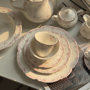 Tazza da Caffè in Ceramica 2026 Originale Francese con Bordo Rosa, Motivo Floreale in Rilievo, Stile Vintage di Lusso Leggero, Retrò, Adatta al Microonde, con Piattino - Product Image 3