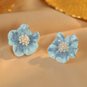 Boucles d'oreilles clous géométriques en argent tibétain style antique français, zircon, haut de gamme, élégantes pour femme, plaqué or, bleu clair, tendance - Product Image 3