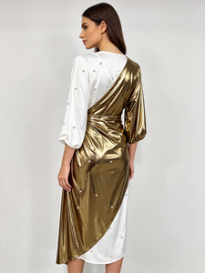 Robe mi-longue enroulée pour femme, couleur or métallisé et blanc, avec nœud perlé et ceinture, idéale pour les soirées - Product Image 3
