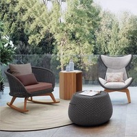 Fauteuil à bascule d'extérieur en teck nordique pour parcs et fermes, idéal pour jardins, cours, balcons, villas, hôtels et espaces de loisirs
