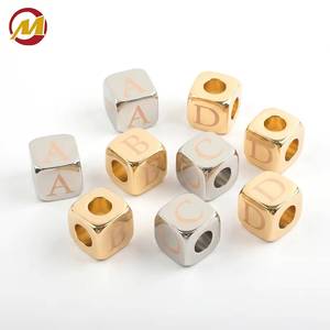 Colgante de cubo con cuentas de metal con orificio grande, adecuado para pulseras, collares, accesorios para bolsos y joyería DIY. - Product Image 3