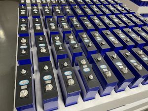 Terminal panjang DIY Prismatic <span class=keywords><strong>3</strong></span>.2V sel baterai Lifepo4 230Ah 280Ah alat listrik kapal selam 150Ah LiFePO4 paket baterai LFP 280Ah - Product Image 2