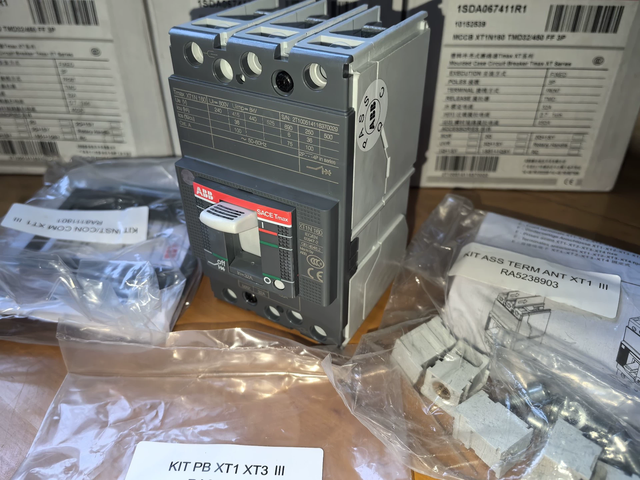 Original ABB Mccb Circuit Breaker SACE Tmax XT1N160 TMD 160A 3P FF XT1N160 TMD 160A 4P FF Molded Case Circuit Breaker