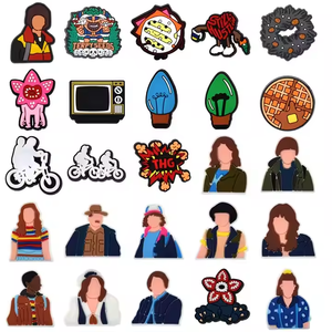 Personaje Avatar Precio de fábrica Pulsera de PVC de goma extraíble Zueco Decoración Encantos <span class=keywords><strong>Stranger</strong></span> <span class=keywords><strong>Things</strong></span> Shoe Charms para venta al por mayor - Product Image 1