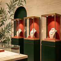 Projet clé en main pour une bijouterie, conception intérieure complète et fourniture de mobilier d'exposition sur mesure