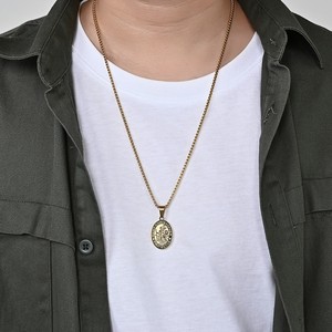 Collar con sello de dios protector católico de estilo clásico único para hombre, diseño exclusivo, colgante protector, color inalterable. - Product Image 3