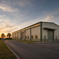 Bâtiment d'entrepôt en structure acier préfabriquée écologique pour le stockage logistique industrielle durable