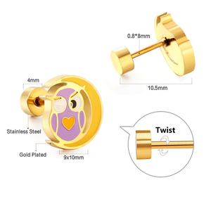 Boucles d'oreilles clous tendance en acier inoxydable plaqué or 18 carats pour femmes, design unique, vente en gros personnalisée - Product Image 2