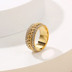 خاتم نسائي من أحجار الزيركون, خاتم نسائي من الإستانلس ستيل بتصميم جديد بدون تشوهات ، خاتم نسائي من أحجار الزركونيا الفاخرة عيار 18 مطلي بالذهب عيار 18 - Product Image 4