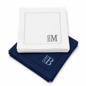 Servilletas de Algodón Personalizadas con Monograma, Cuadradas, Bordadas, Decoración Clásica para Mesa, Hechas a Mano, Blancas y Azul Marino - Product Image 1