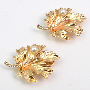 Nút Apex Thời Trang Vàng Lá Nút Bìa Với Ngọc Trai <span class=keywords><strong>Logo</strong></span> Thương Hiệu Mô Hình Tùy Chỉnh Trang Trí <span class=keywords><strong>Cuff</strong></span> Nút Cho Bìa Phụ Nữ Áo Sơ Mi - Product Image 6