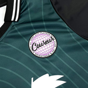 2025 nuove magliette da calcio classiche Xb con Logo personalizzato del Club di squadra con ricamo giallo con scollo a V maglia da calcio - Product Image 4