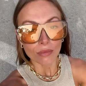 Gafas de Sol Retro 2025 para Hombre, Montura Grande Plana, Lentes de Espejo con Protección UV400, Gafas de Sol Cuadradas de una Pieza para Mujer - Product Image 2