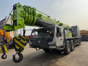 Grue mobile d'occasion de marque chinoise Zoomlion 80 tonnes, en bon état de fonctionnement. - Product Image 2