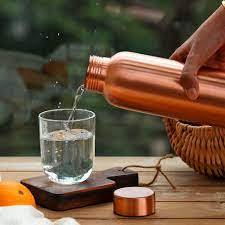 Vente en gros de bouteilles d'eau en cuivre pur haute durabilité pour les cadeaux fabriquées à la main en Inde - Product Image 5