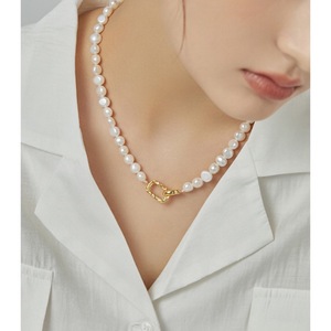 Collier de perles d'eau douce naturelles de style baroque rétro français Wenchi pour jeunes femmes élégantes, chaîne de pull à capuche de luxe léger - Product Image 2
