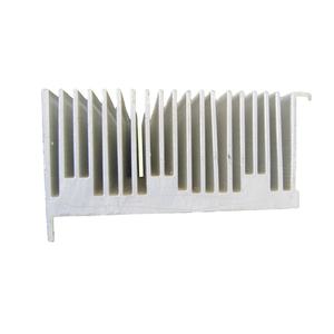 Dissipateurs thermiques personnalisés par extrusion d'alliage d'aluminium d'OEM ODM anodisés pour le service de machines - Product Image 1