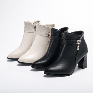 Botines <span class=keywords><strong>de</strong></span> Tacón Cuadrado con Punta en Pico Negros Personalizados al por Mayor <span class=keywords><strong>para</strong></span> <span class=keywords><strong>Mujer</strong></span> - Product Image 4