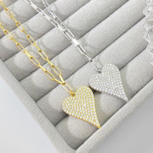 Collier pendentif cœur délicat en zircon cubique entièrement pavé, plaqué or 18 carats, pour femme, en stock, idéal comme cadeau - Product Image 4