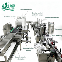 Machine intégrée d'étiquetage des bouchons et des corps de canettes de boissons avec inspection visuelle, rejet, palettisation et traçabilité des codes sur les cartons