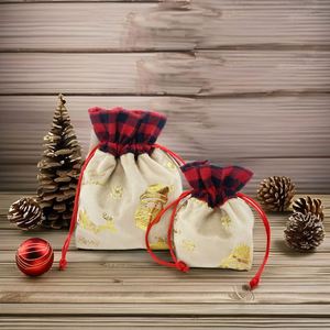 Sacs cadeaux en velours à carreaux de Noël personnalisés, sacs à cordon réutilisables, adaptés aux cadeaux de fête - Product Image 6