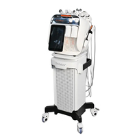 Ce dispositif de soin de la peau 8-en-1 offre un nettoyage en profondeur, une technologie à jet haute pression, un effet liftant et raffermissant, et une microdermabrasion.