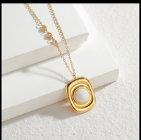 Collier Pendentif Tendance en Acier Inoxydable Plaqué Or 18K avec Pierre de Jade Naturelle et Zircon – Vente Flash