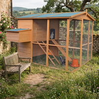 Grand poulailler en bois confortable et durable avec des caractéristiques respirantes, écologiques et imperméables pour toutes les saisons, FSC, OEM disponible