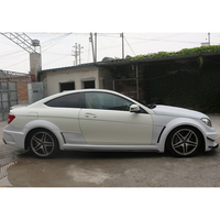 Kit carrosserie pour Mercedes Benz W204 C63, années 2007-2014 : modification et amélioration du pare-chocs avant, du capot moteur, des ailes, des garde-boue et du pare-chocs arrière.