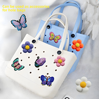 Breloques détachables en caoutchouc motif dessin animé série Papillon Fleur et embellissements pour sacs de plage pour sabots - Modèle A2-6 Vente en gros Chine