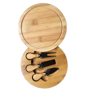 Tabla de Cortar Queso de Bambú con Juego de Tres Cuchillos y Tabla de Cortar Estilo Rústico con una Variedad de Usos - Product Image 5