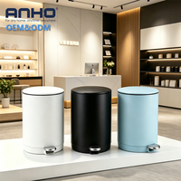 Poubelle cylindrique 5L en acier thermolaqué blanc mat avec pédale, design peu encombrant pour cuisine et salle de bain, résistante à l'eau