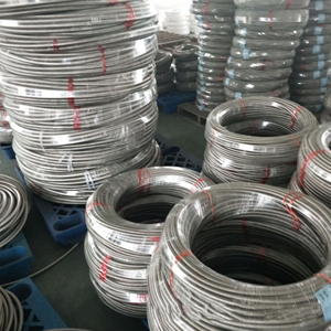 Mangueras de goma de metal de alta presión trenzadas para agua y combustible flexibles Servicios de corte y moldeado personalizados DN6 disponibles - Product Image 3