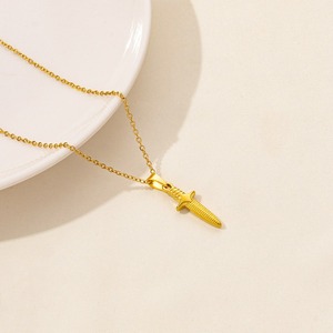Collier en acier inoxydable 304 doré, motif épée, poignard croisé, sabre ailé, <span class=keywords><strong>médaille</strong></span> de combattant, <span class=keywords><strong>chaîne</strong></span> à maillons, style streetwear unisexe - Product Image 4