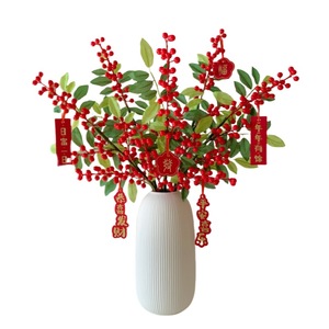 Bayas de acebo artificiales Qingyu Chronicle, rojas con hojas verdes, para decoración del hogar, bodas y uso en escritorio. - Product Image 5