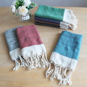 Serviette de cuisine en coton à motif géométrique rectangulaire avec pompons pour la cuisine - Product Image 1