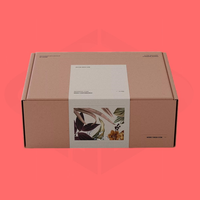 Boîte cadeau en carton ondulé blanc et rose écologique réutilisable en gros avec logo personnalisé imprimé pour l'expédition de vêtements et de cosmétiques