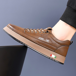 Zapatillas de cuero para hombre Chilowa, zapatos informales transpirables de tacón bajo para caminar con estilo - Product Image 3