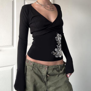 Camiseta de Manga Larga con Cuello en V y Estampado Floral Vintage Gótico Y2K para Mujer, Transpirable, a la Moda, en Oferta, Cómoda, Informal, de Corte Regular - Product Image 4