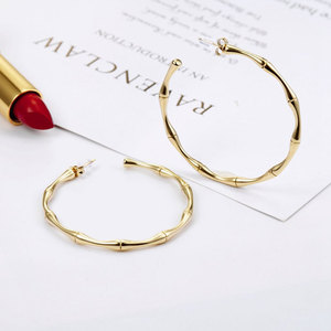 ต่างหูทองคำสีทองแบบกำหนดเอง 14k 18k ชุบทอง PVD แฟชั่น ต่างหูสแตนเลส 316L รูปทรงไม้ไผ่ สำหรับผู้หญิง - Product Image 1