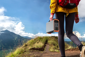 Générateur solaire portable ultra-compact 100W avec prise secteur pour les voyages en avion et les affaires - Product Image 6