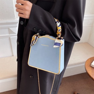 Sacs à Main en Gros Usine 2026 Tendance Chaîne Épaule Foulard en Soie pour Sac Fille Sac à Main Boîte Carrée Sacs de Luxe pour Jeunes Femmes - Product Image 4