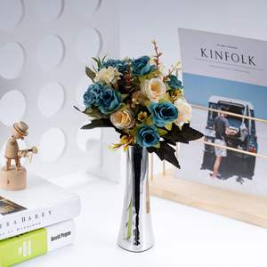 Vase à fleurs en métal décoratif durable de haute qualité pour la maison et le bureau Design élégant Structure finie et légère - Product Image 2